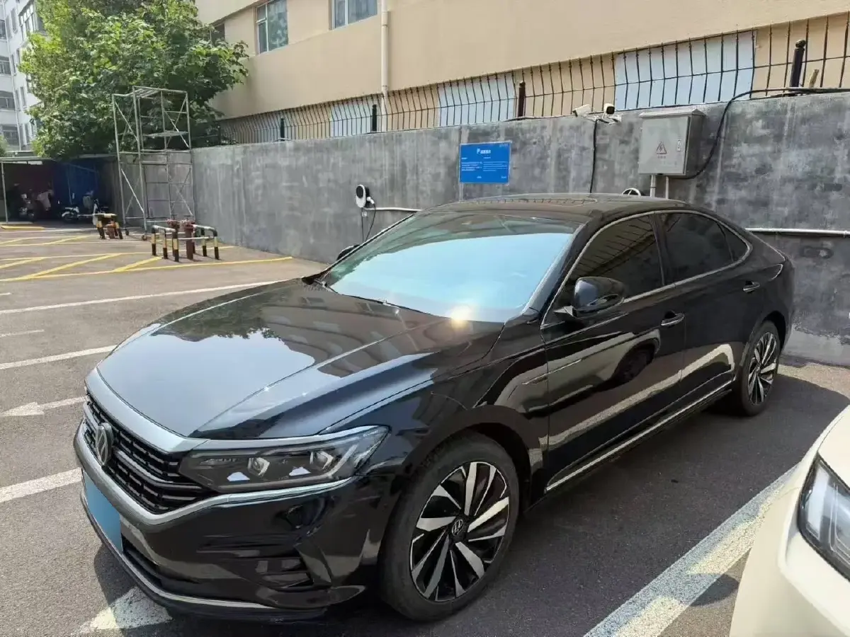 2023 Volkswagen Passat 2.0T 186HP L4 7DCT