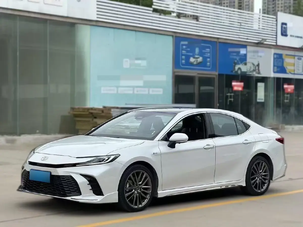 2024 Toyota Camry 2.0L 152HP L4 E-CVT Hybrid