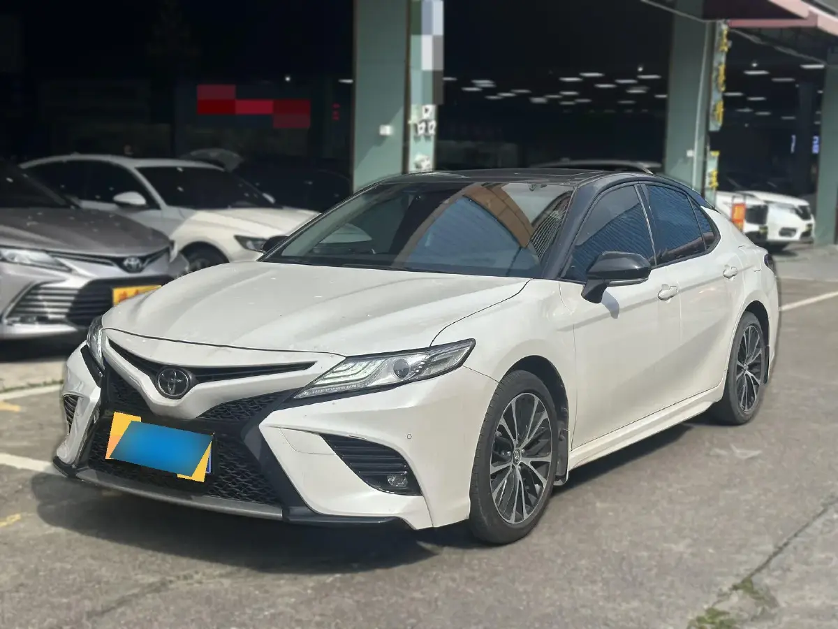 2019 Toyota Camry 2.5L 209HP L4 8AT