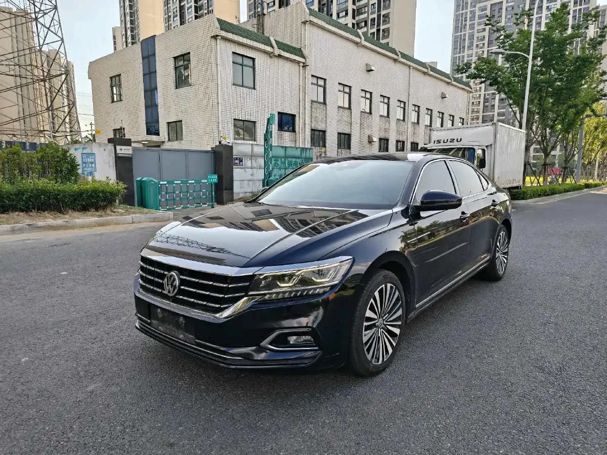 2019 Volkswagen Passat 2.0T 186HP L4 7DCT