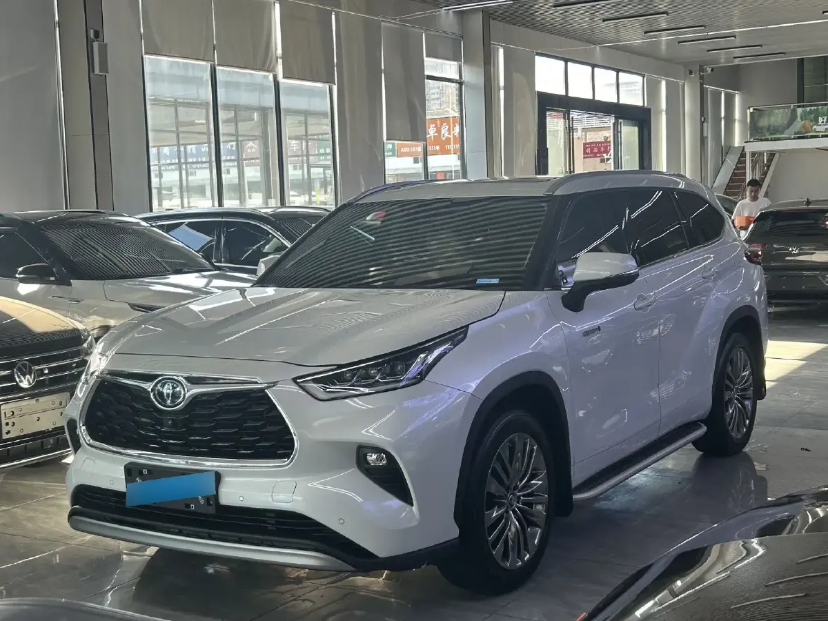 2022 Toyota Highlander 2.5L 192HP L4 E-CVT Hybrid