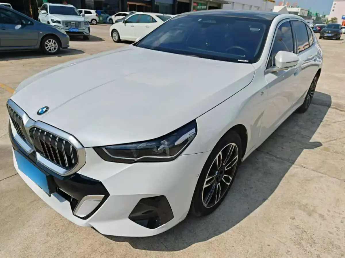 2024 BMW 5 Series 2.0T 258HP L4 8AT