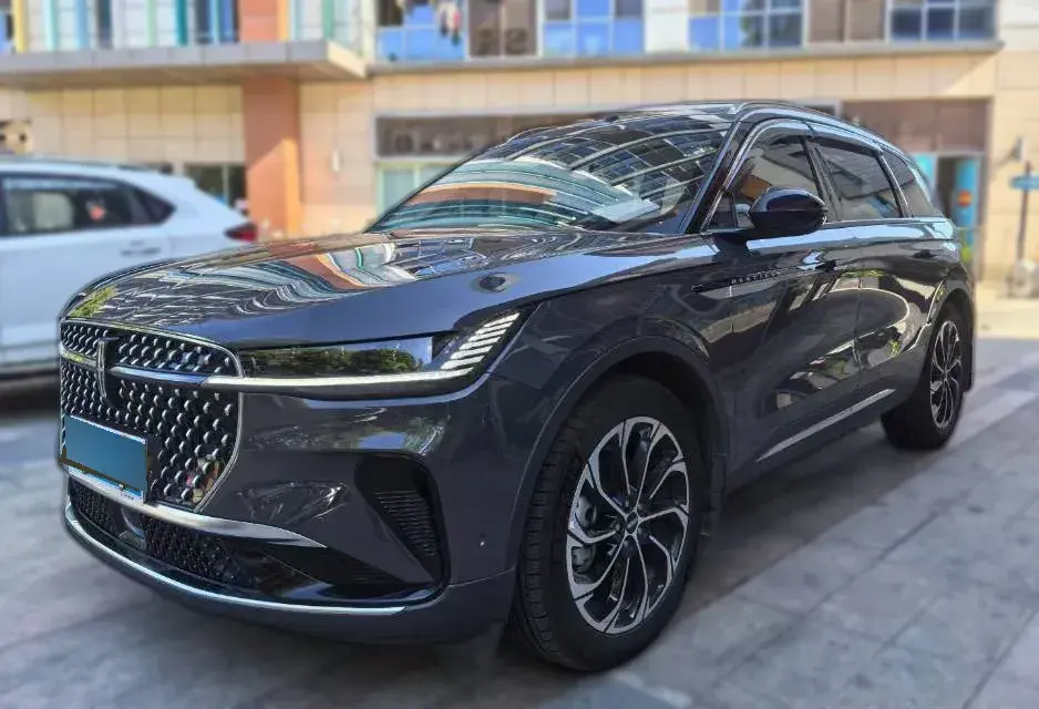 2023 Lincoln Nautilus 2.0T 261HP L4 8AT