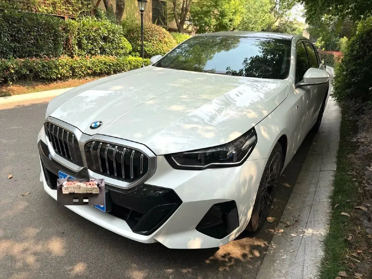 2024 BMW 5 Series 2.0T 258HP L4 8AT