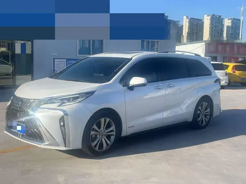 2023 Toyota Sienna 2.5L 189HP L4 E-CVT Hybrid