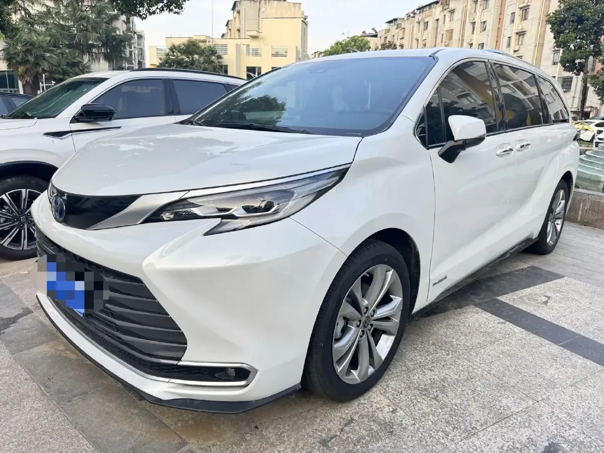 2023 Toyota Sienna 2.5L 189HP L4 E-CVT Hybrid