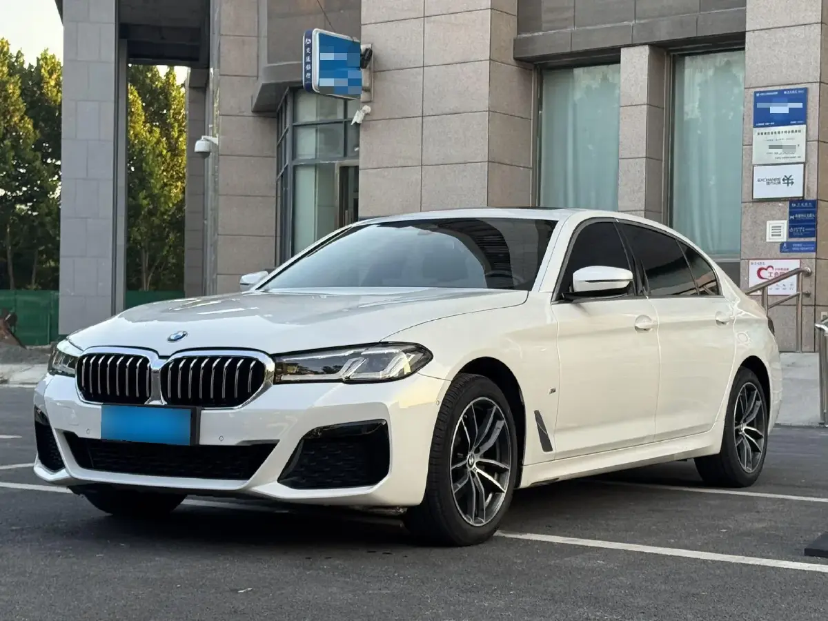 2022 BMW 5 Series 2.0T 184HP L4 8AT