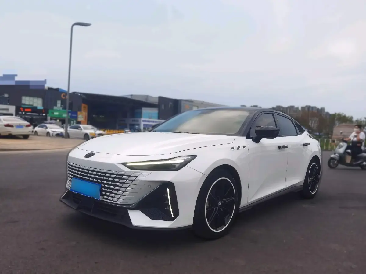 2022 ChangAn UNI-V 1.5T 188HP L4 7DCT