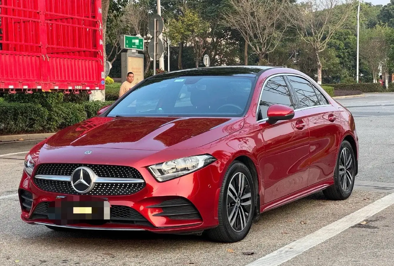 2019 Mercedes-Benz A Class 1.3T 136HP L4 7DCT