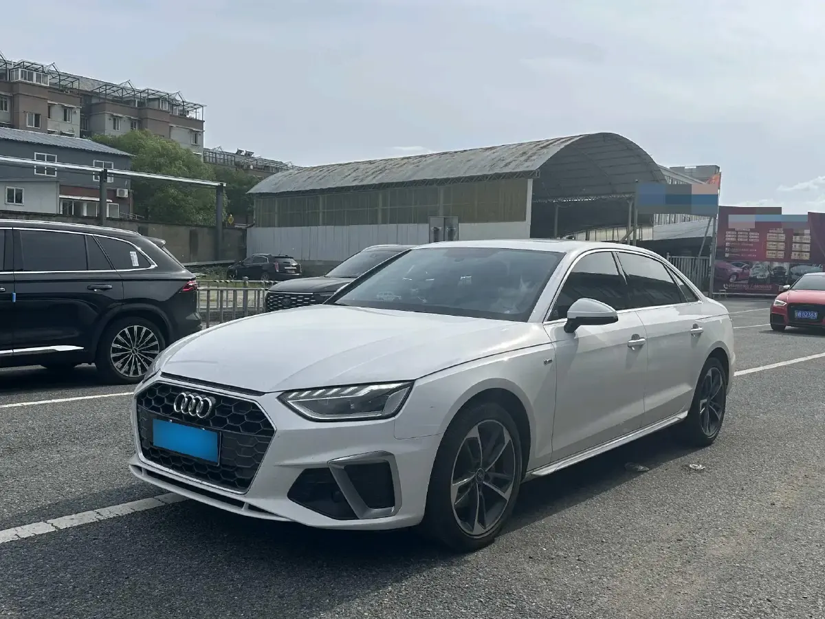 2022 Audi A4L 2.0T 190HP L4 7DCT