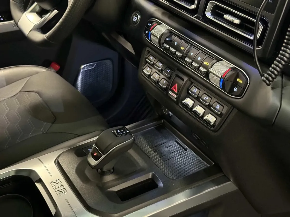 2025 212 212 T01 2.0T 252HP L4 8AT,autocango,china used car exporter,china ev exporter,chinese used car exporter,chinese used ev exporter