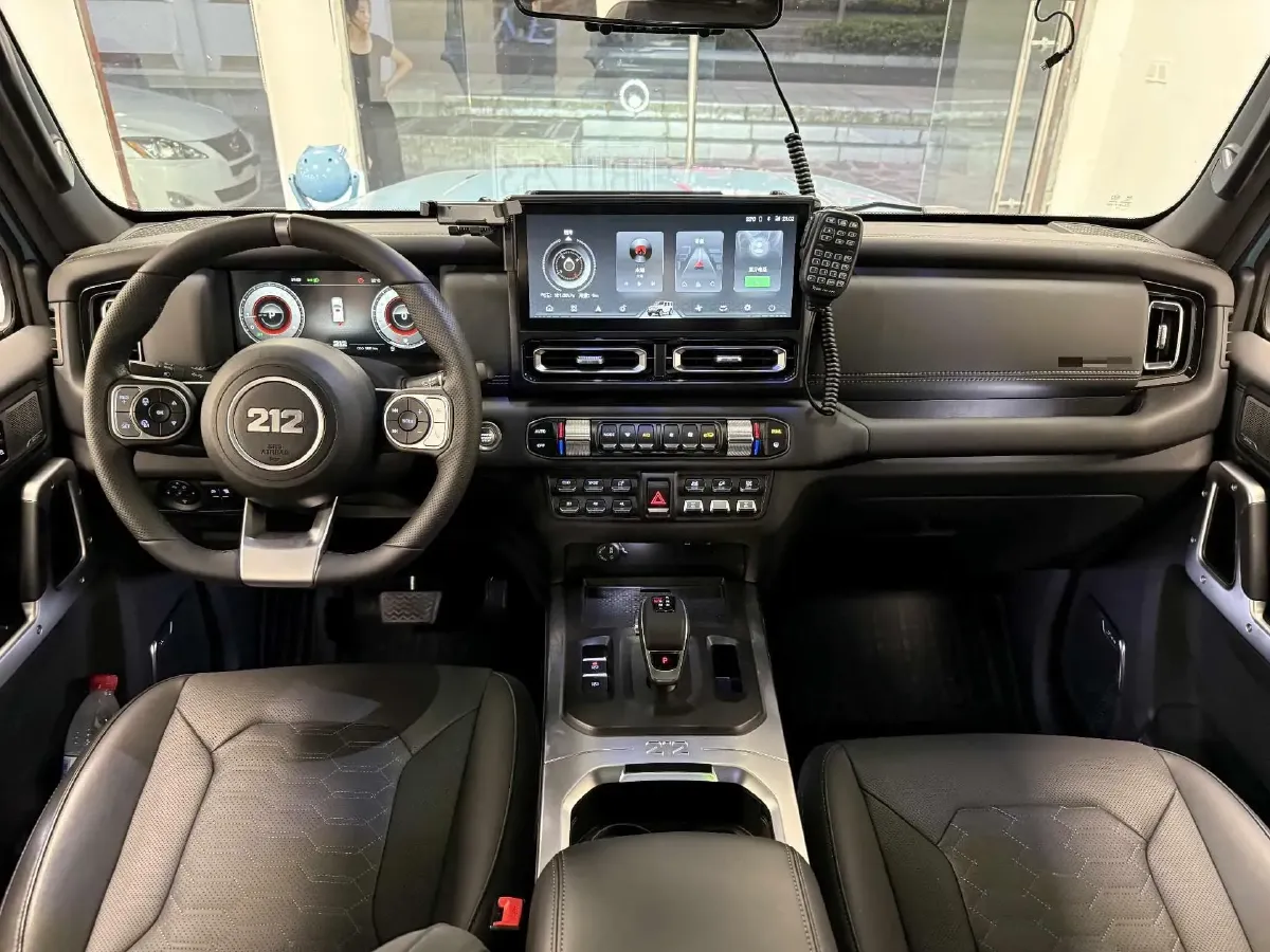 2025 212 212 T01 2.0T 252HP L4 8AT,autocango,china used car exporter,china ev exporter,chinese used car exporter,chinese used ev exporter