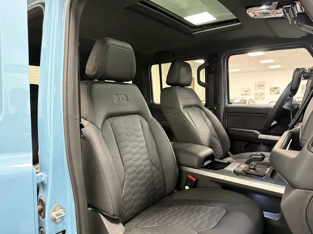 2025 212 212 T01 2.0T 252HP L4 8AT,autocango,china used car exporter,china ev exporter,chinese used car exporter,chinese used ev exporter