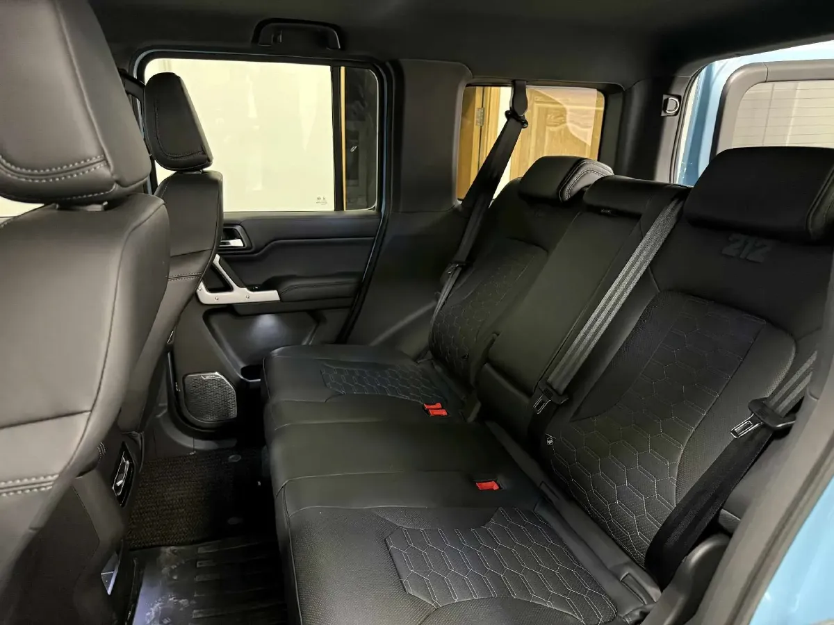 2025 212 212 T01 2.0T 252HP L4 8AT,autocango,china used car exporter,china ev exporter,chinese used car exporter,chinese used ev exporter