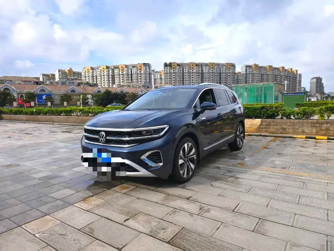 2023 Volkswagen Talagon 2.0T 220HP L4 7DCT