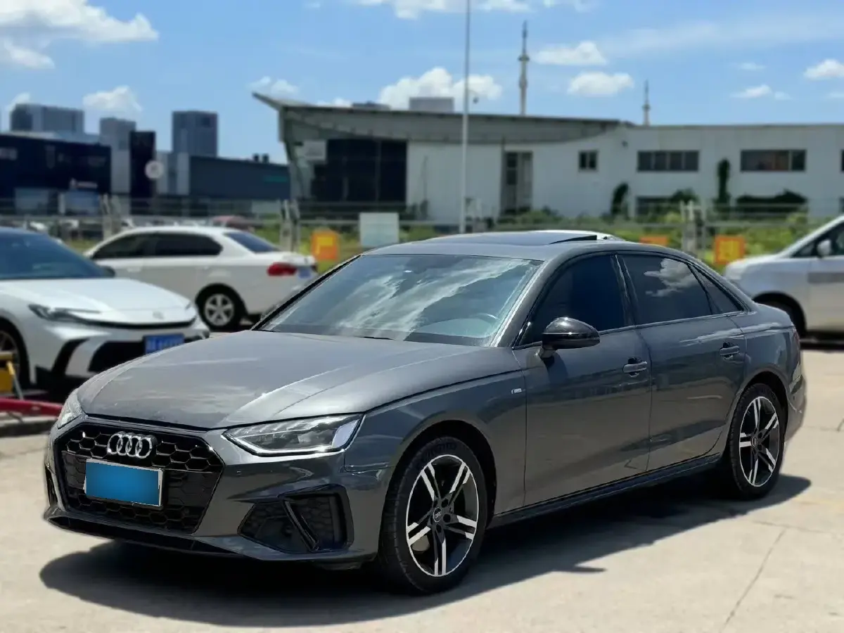2022 Audi A4L 2.0T 190HP L4 7DCT