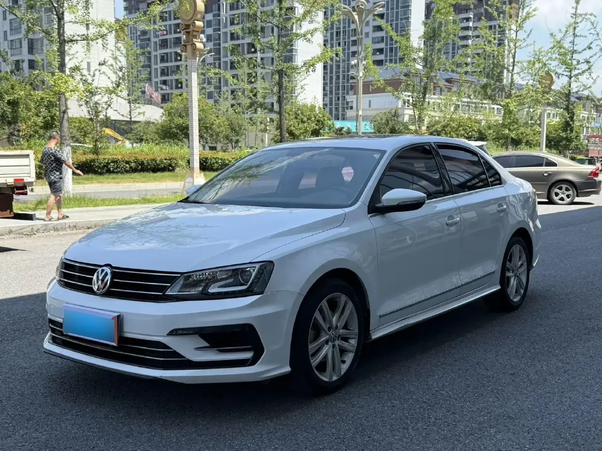 2018 Volkswagen Sagitar 1.4T 150HP L4 7DCT