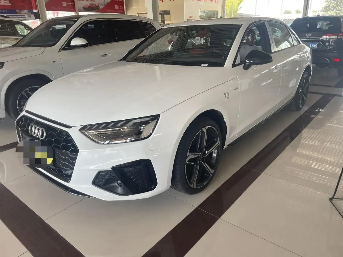 2025 Audi A4L 2.0T 190HP L4 7DCT