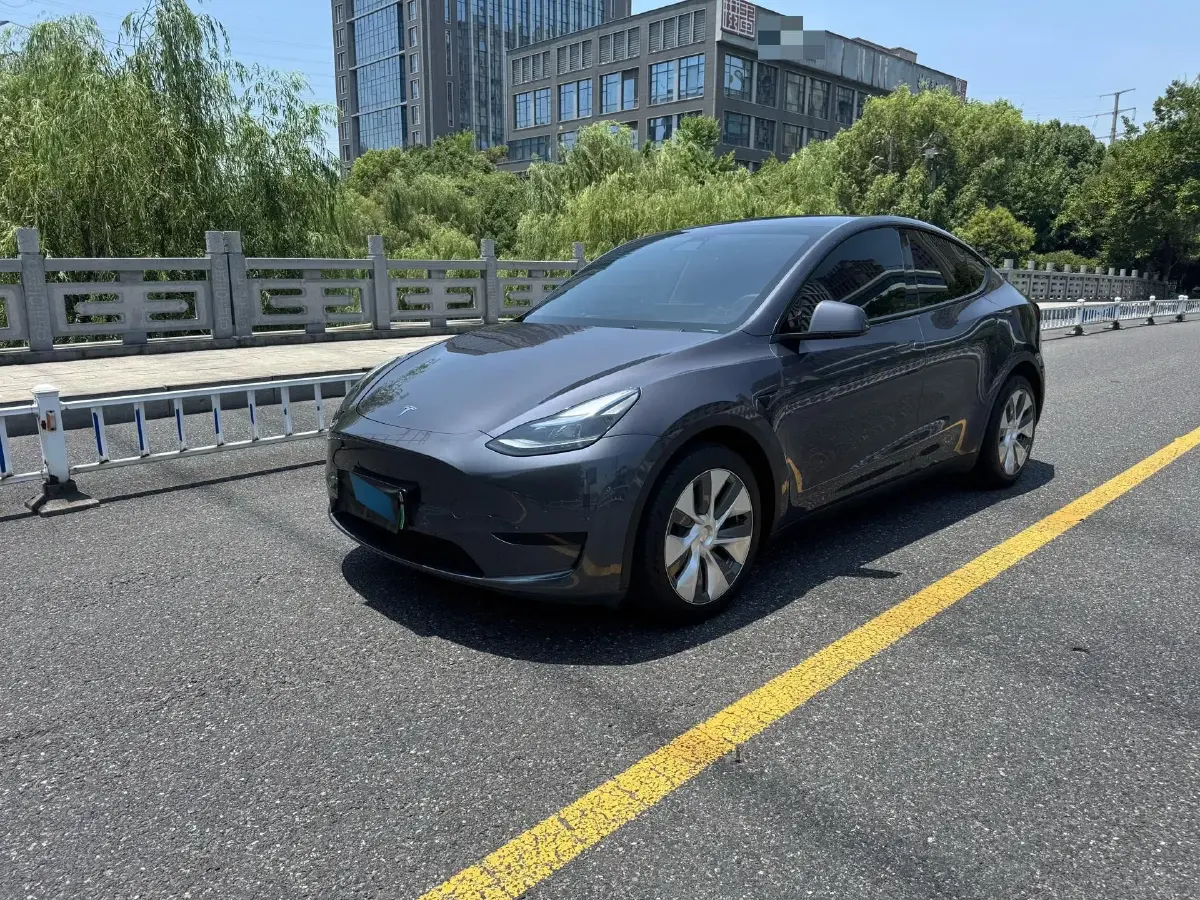 2022 Tesla Model Y BEV 60KWH