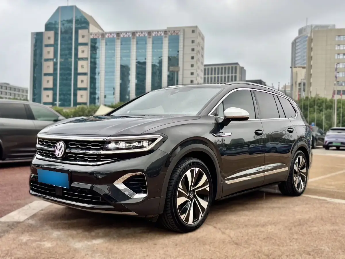 2024 Volkswagen Talagon 2.0T 220HP L4 7DCT