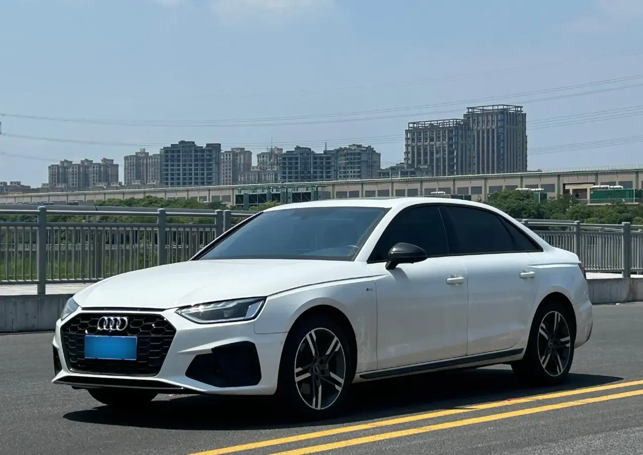 2022 Audi A4L 2.0T 190HP L4 7DCT