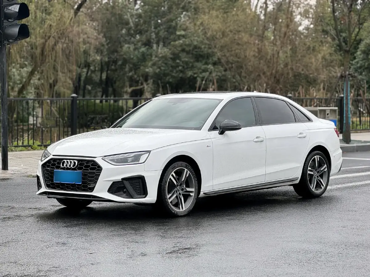 2022 Audi A4L 2.0T 190HP L4 7DCT