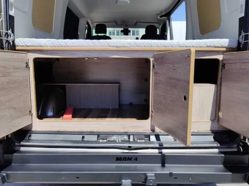 2021 MAXUS V80 RV 2.0T 139HP L4 6AMT,autocango,china used car exporter,china ev exporter,chinese used car exporter,chinese used ev exporter