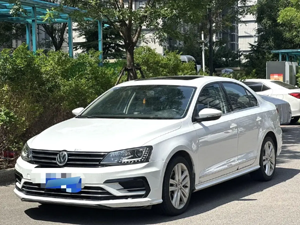 2018 Volkswagen Sagitar 1.4T 150HP L4 7DCT