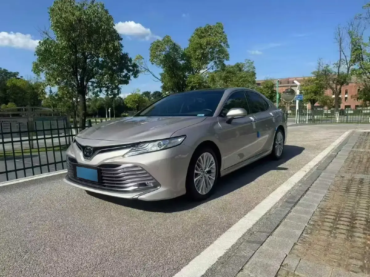 2019 Toyota Camry 2.5L 209HP L4 8AT