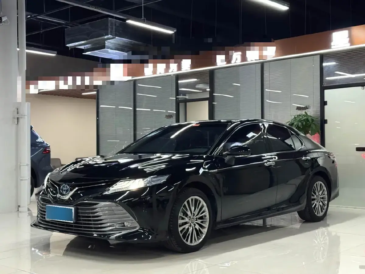2019 Toyota Camry 2.5L 178HP L4 E-CVT Hybrid