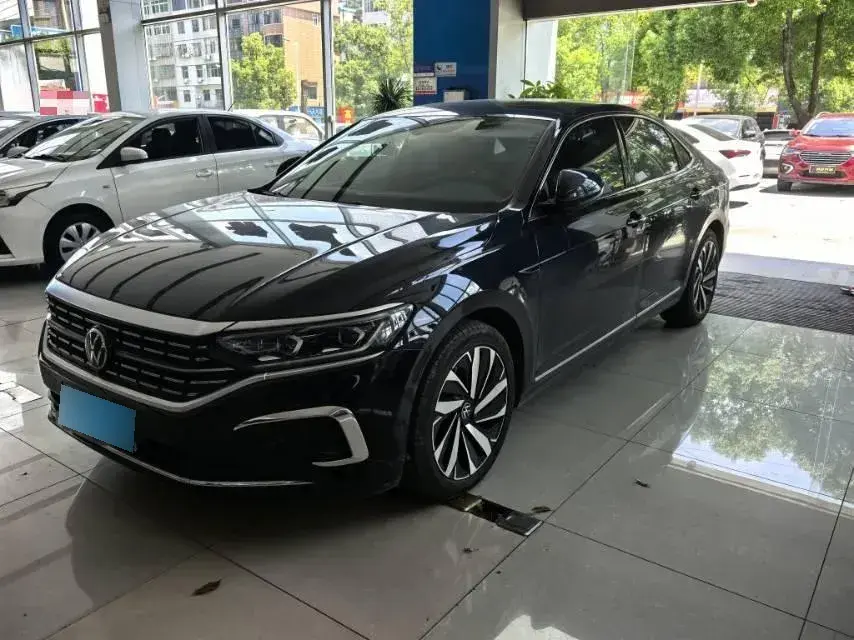 2023 Volkswagen Passat 2.0T 220HP L4 7DCT