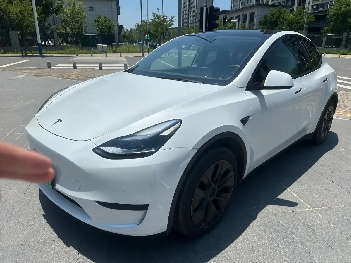 2023 Tesla Model Y BEV 60KWH