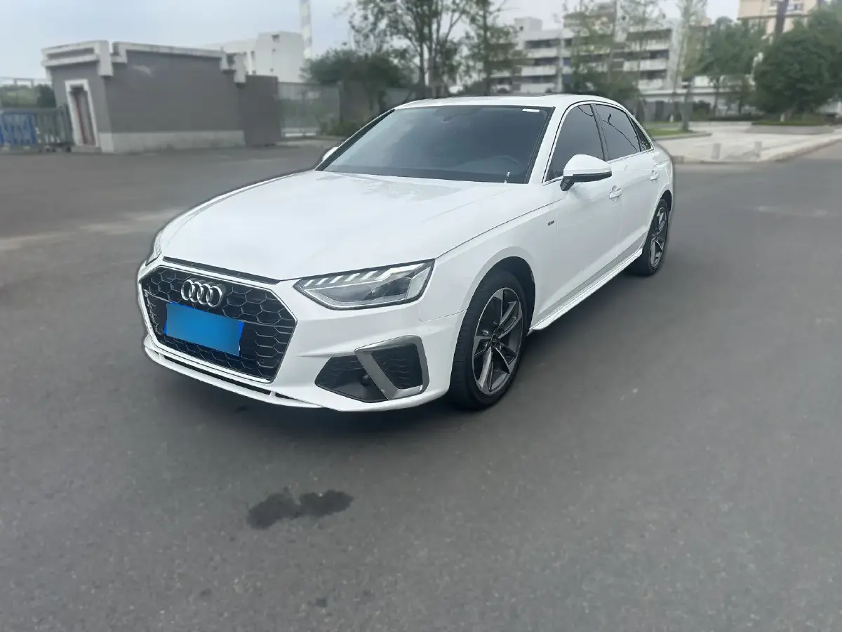 2022 Audi A4L 2.0T 190HP L4 7DCT