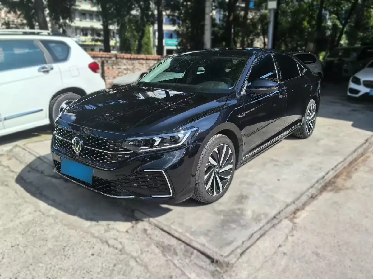 2023 Volkswagen Passat 2.0T 186HP L4 7DCT