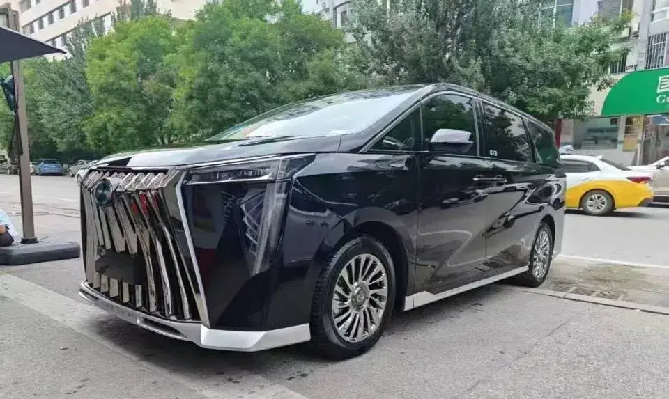 2024 GAC Trumpchi M8 2.0T 190HP L4 E-CVT Hybrid