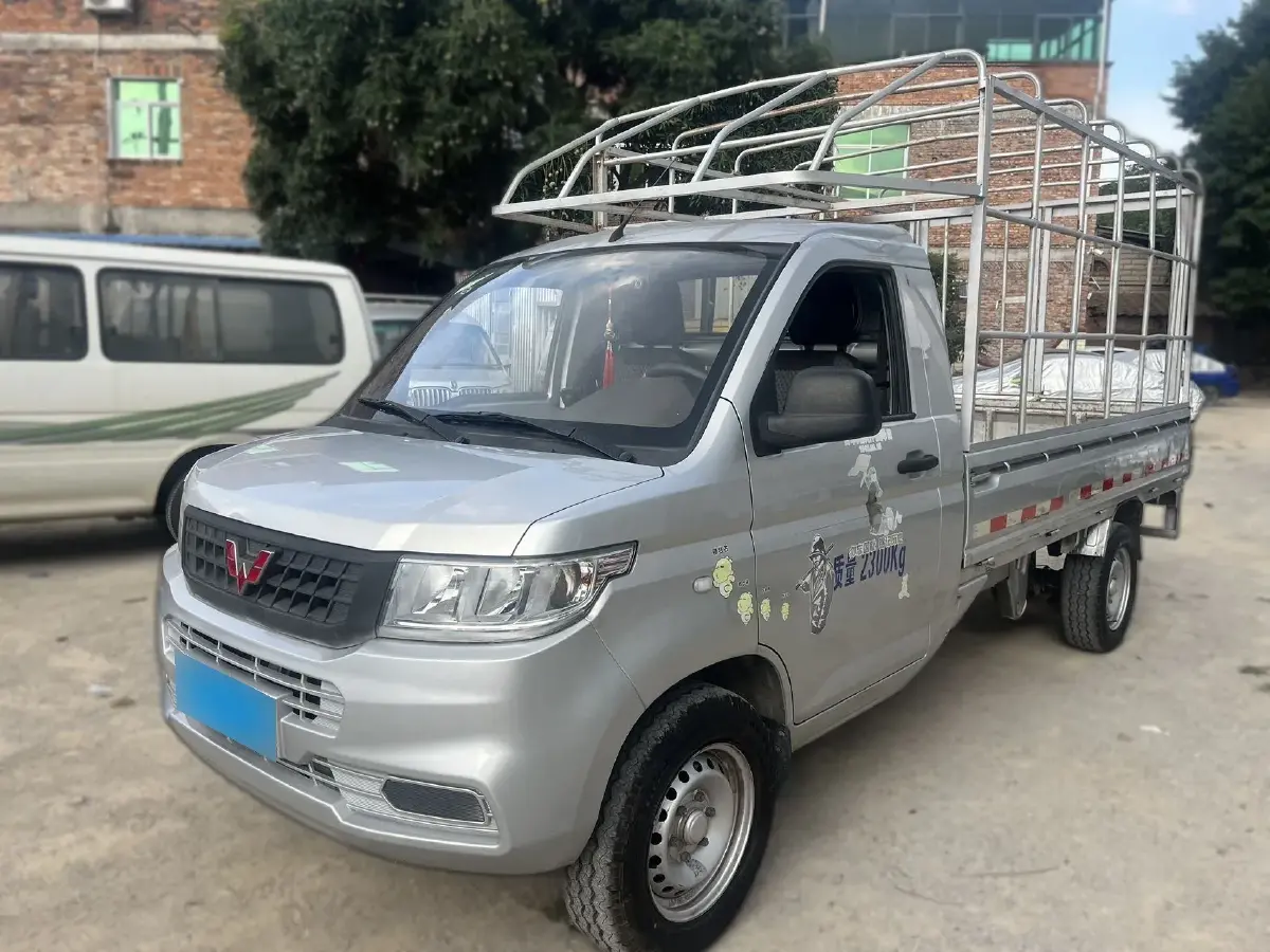 2021 WuLing RongGuang New Truck 1.5L 99HP L4 5MT