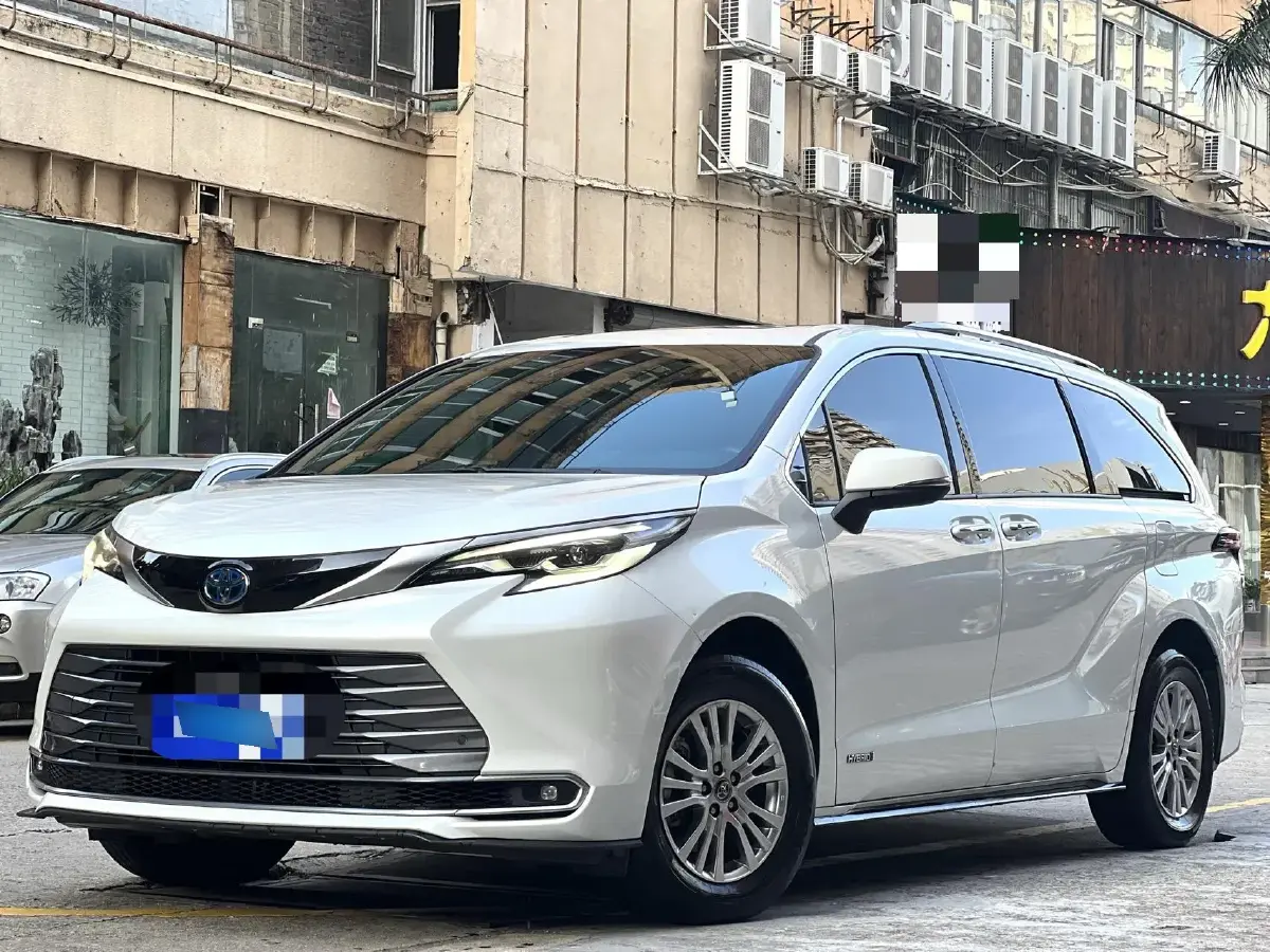 2021 Toyota Sienna 2.5L 192HP L4 E-CVT Hybrid