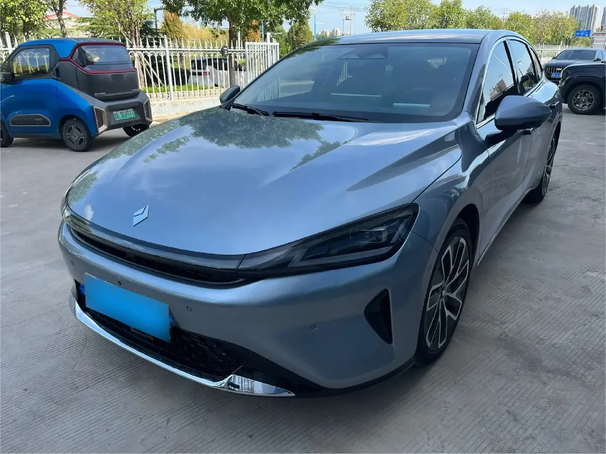 2025 BaoJun XiangJing 1.5T 143HP L4 E-CVT PHEV