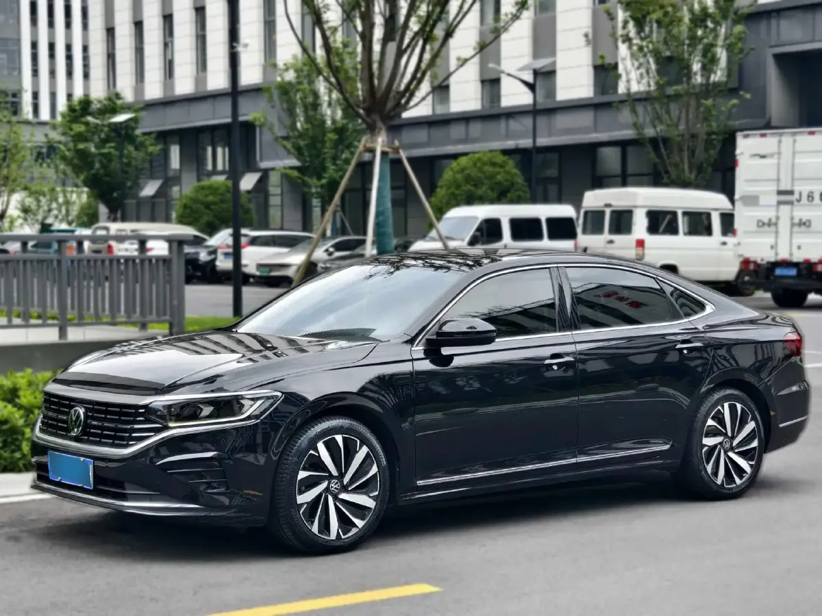 2022 Volkswagen Passat 2.0T 186HP L4 7DCT
