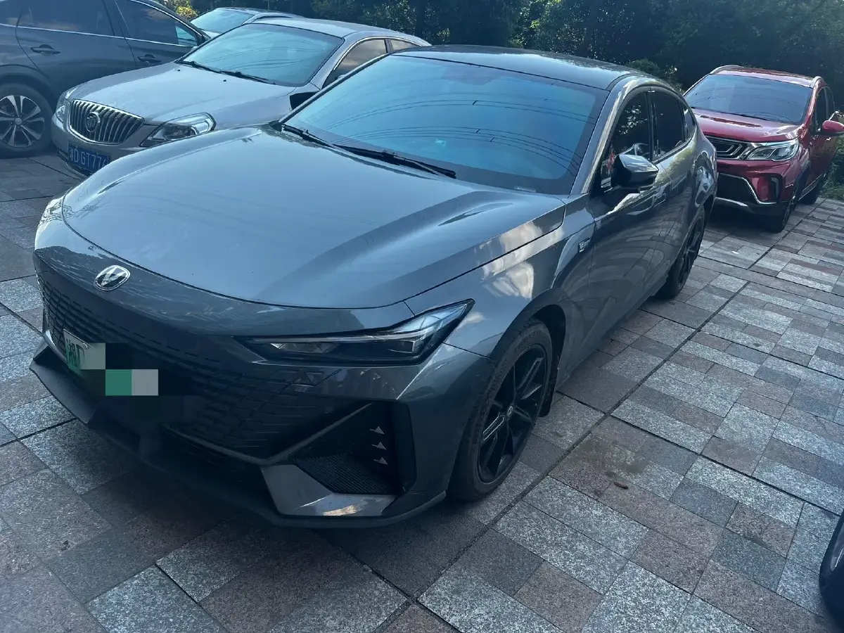 2023 ChangAn UNI-V iDD 1.5T 170HP L4 6TCT PHEV 18.4KWH