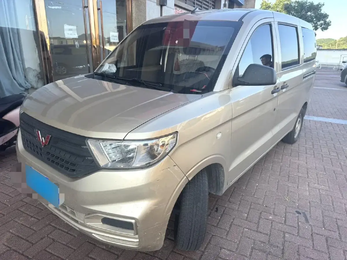 2022 WuLing HongGuang V 1.2L 76HP L4 5MT
