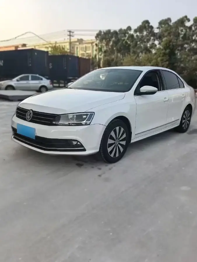 2018 Volkswagen Sagitar 1.6L 110HP L4 5MT
