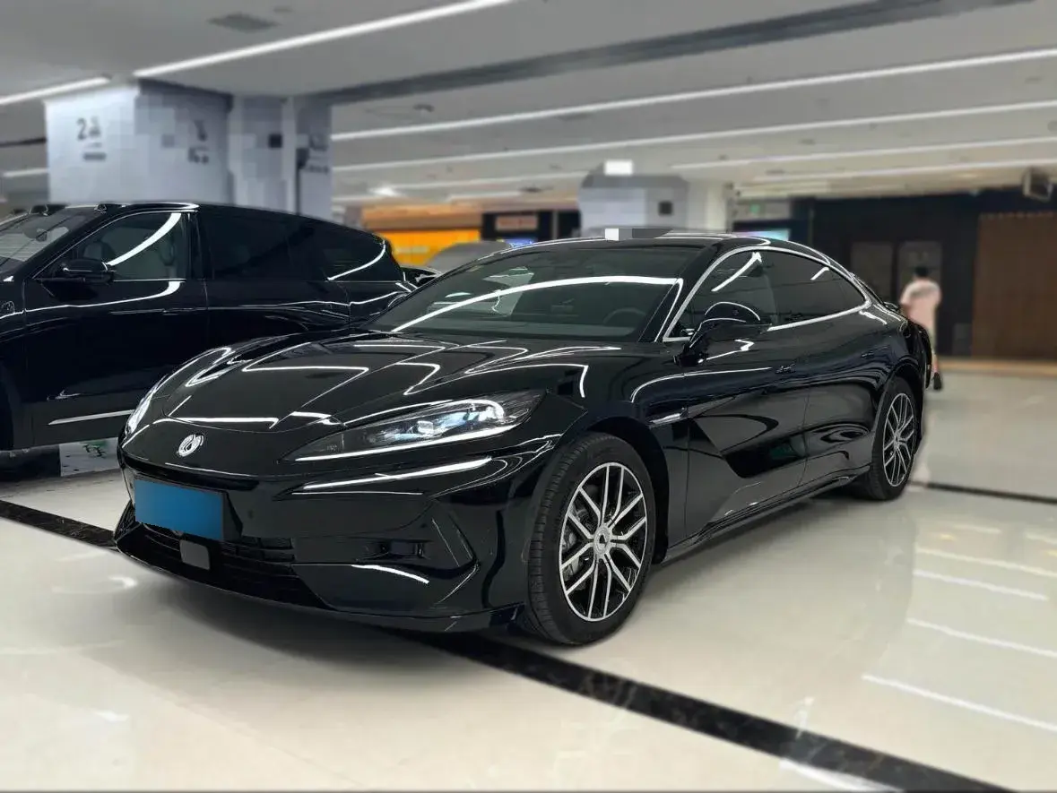 2024 Denza DenzaZ9 2.0T 207HP L4 E-CVT PHEV 38.5KWH