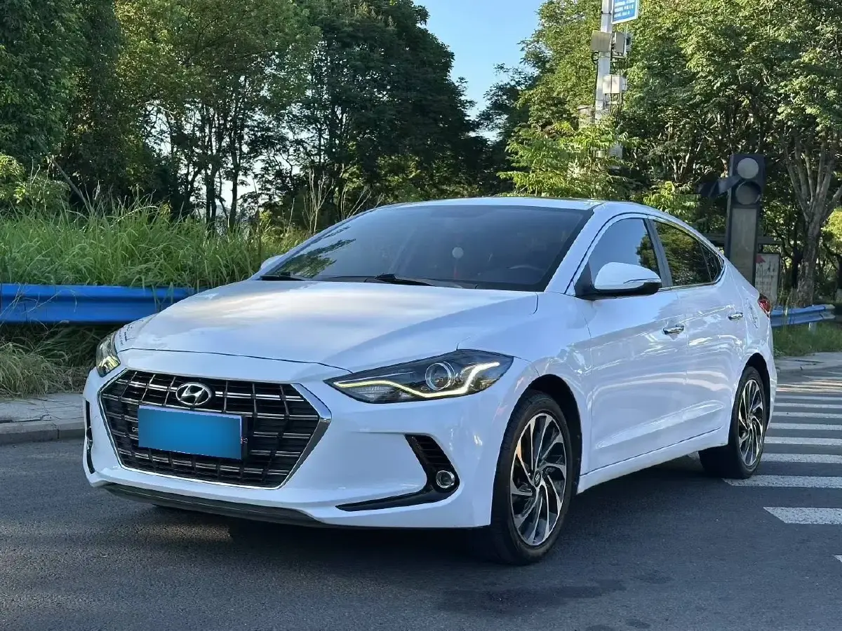 2019 Hyundai Elantra 1.5L 115HP L4 CVT