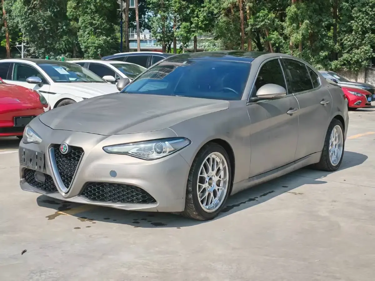 2017 Alfa Romeo Giulia 2.0T 280HP L4 8AT