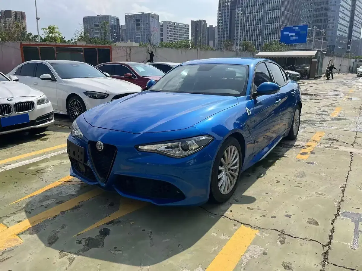 2017 Alfa Romeo Giulia 2.0T 200HP L4 8AT