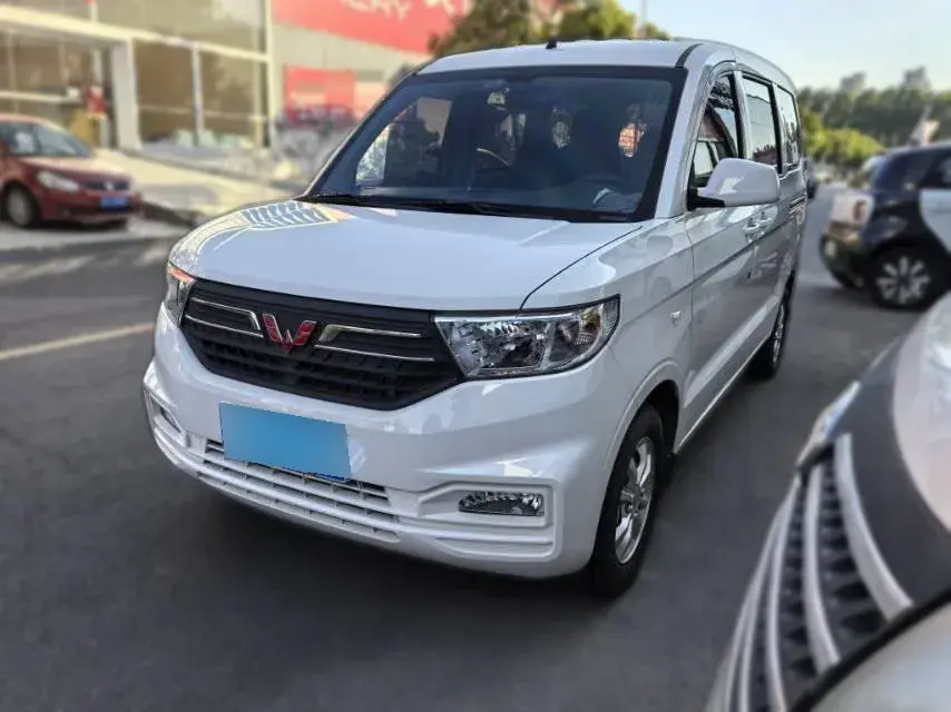 2022 WuLing HongGuang V 1.2L 76HP L4 5MT