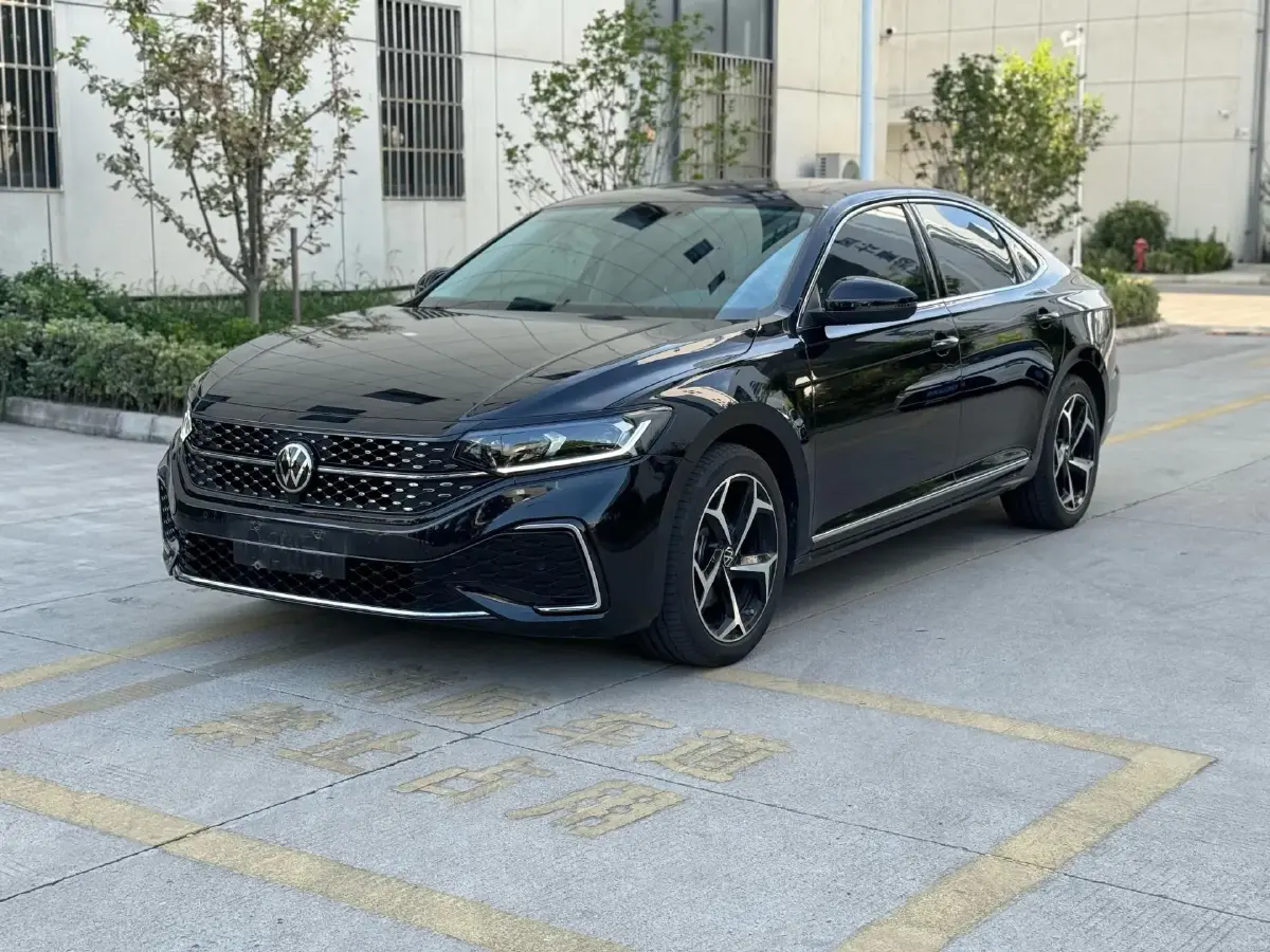 2024 Volkswagen Passat 2.0T 186HP L4 7DCT