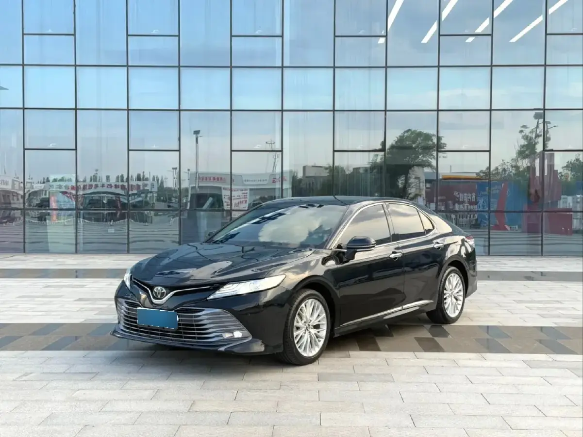 2019 Toyota Camry 2.5L 209HP L4 8AT