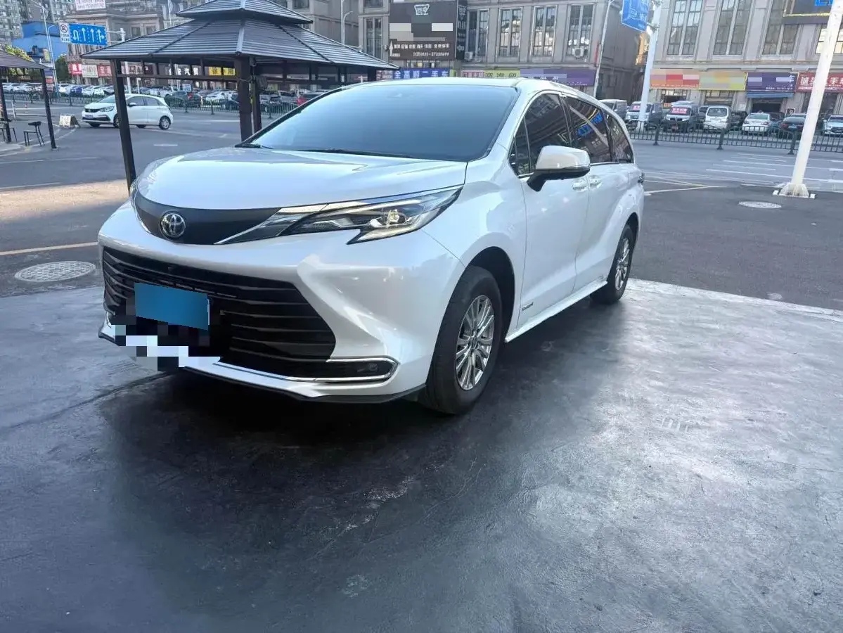 2023 Toyota Sienna 2.5L 189HP L4 E-CVT Hybrid